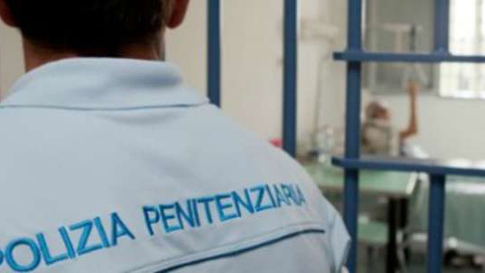 Sanremo, detenuto aggredisce sovrintendente di Polizia Penitenziaria con frammenti di mattonelle