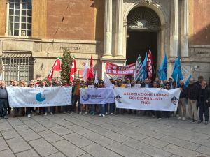 Sciopero giornalisti Fnsi, presidio davanti alla Prefettura di Genova