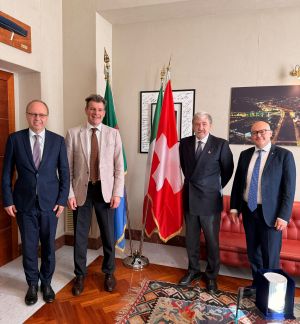 Liguria-Svizzera, asse strategico su infrastrutture e sviluppo: incontro a Genova tra Bucci e l’ambasciatore