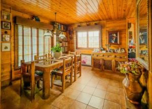 Energia solare anche di notte: la nuova frontiera passa dal legno