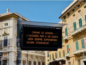Genova, campagne nelle fermate Amt per dire che l'azzardo non è un gioco
