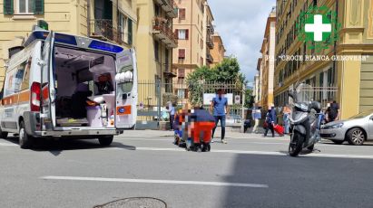 Genova, anziano investito mentre attraversa fuori dalle strisce in via Barabino