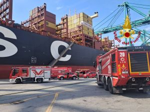 Porto di Pra': perdita di sostanza da container, concluse le operazioni di messa in sicurezza