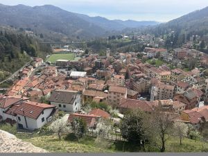 Benvenuti in Liguria in Valtrebbia: la sfida dei canestrelletti tra l'assessore Alessio Piana e il Cucinosofo