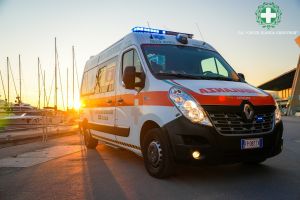 Genova, aggressione in centro, ferito dà in escandescenze in ambulanza: ricoverato in codice rosso