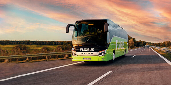 FlixBus 2025: in Italia evitate 159mila tonnellate di CO₂ grazie al trasporto collettivo