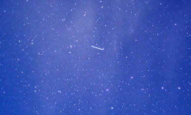 Stasera il picco dello sciame meteorico delle Liridi: i segreti per ammirare le stelle cadenti di primavera