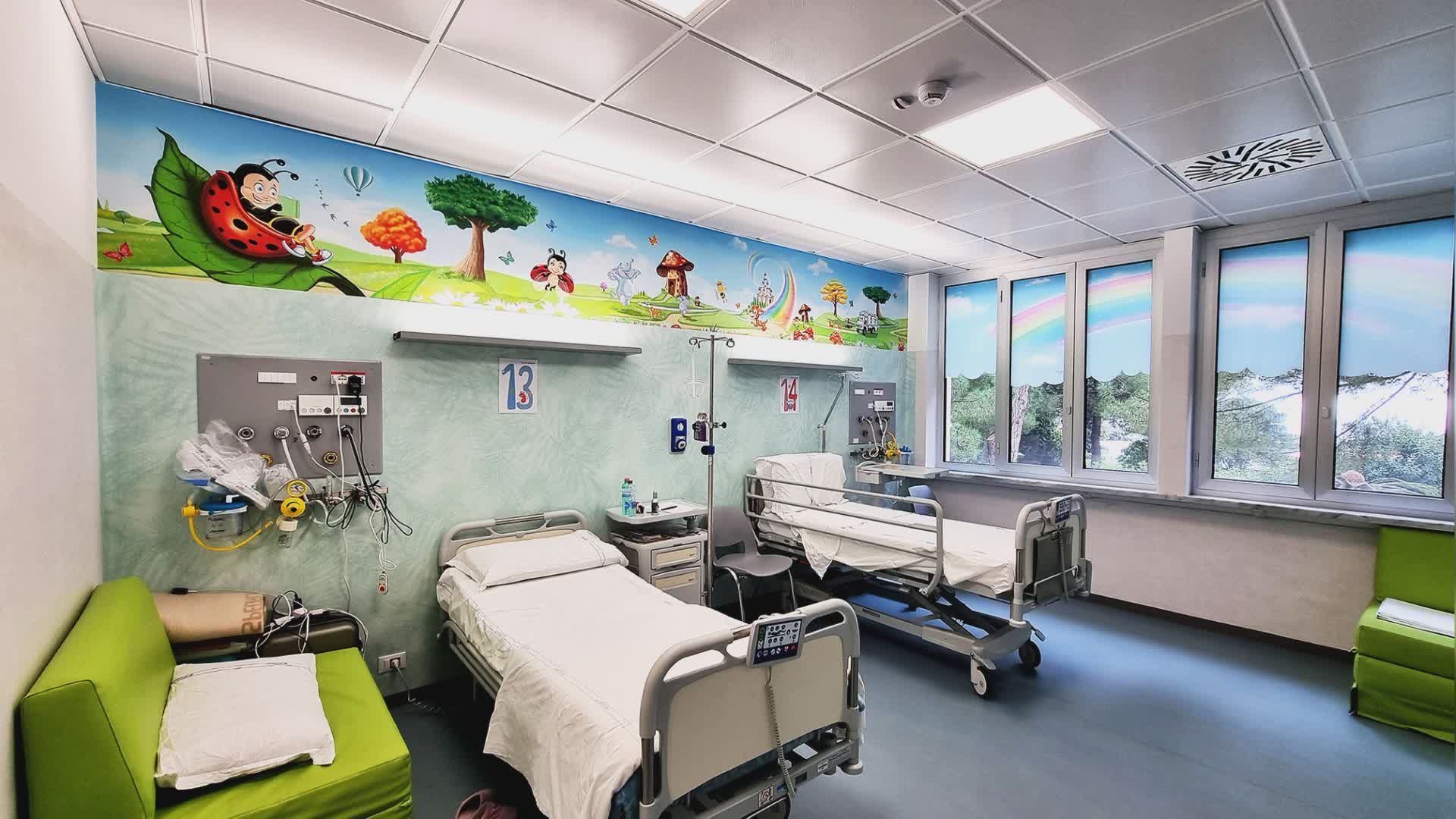 Tragedia di Catanzaro, la bimba sopravvissuta in prognosi riservata al Gaslini