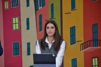 L'allieva Federica a lezione di lingua genovese inseguendo l'amore con la prova dei tarocchi 