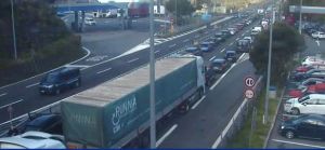 A12 riaperta tra Nervi e Genova Est dopo incidente: traffico su una corsia e 12 km di coda