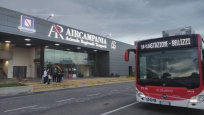 AIR Campania, al via la vigilanza armata sugli autobus: controlli su sicurezza e biglietti per sei mesi