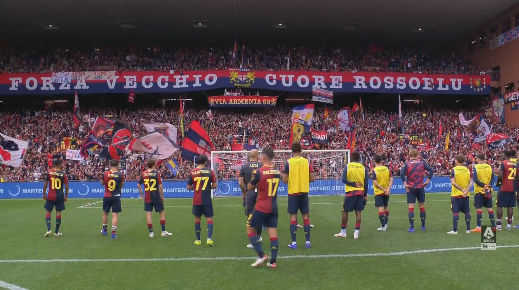 Non c'è bisogno di colorare i seggiolini, quando gioca il Genoa lo stadio è sempre pieno