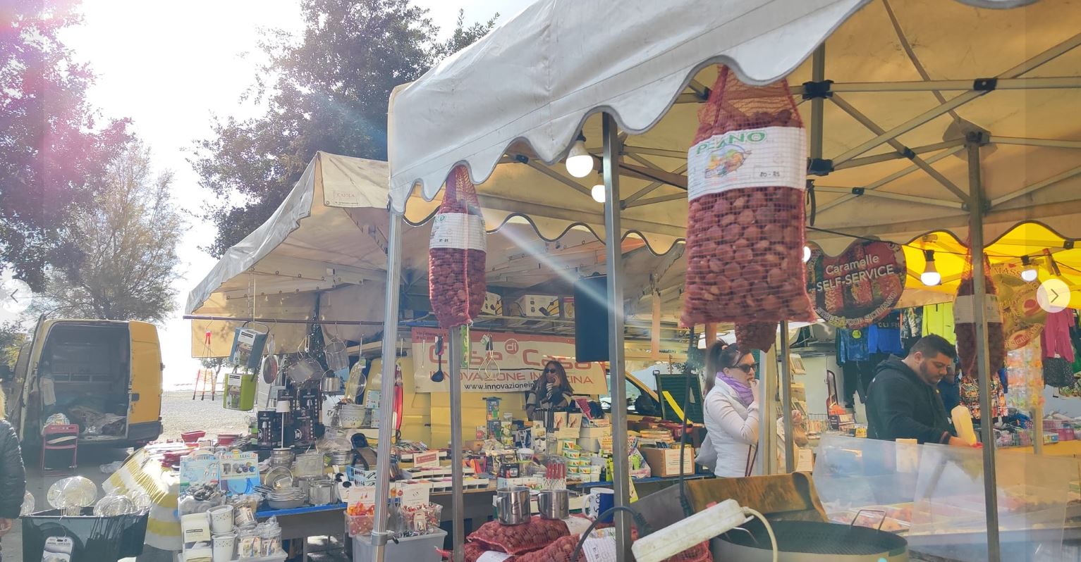 Stop ai mercati per l'adunata degli Alpini: gli ambulanti non ci stanno