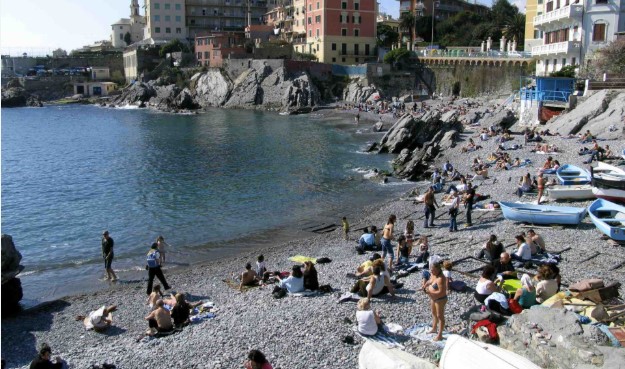 Genova, via alla stagione balneare: interdette alcune zone, a Priaruggia si parte il 1° giugno