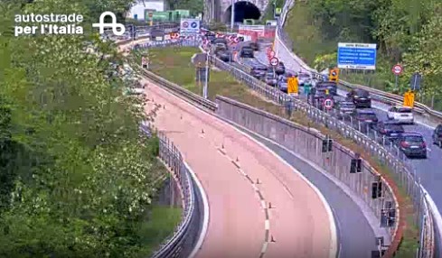 Liguria, controesodo da incubo: traffico in tilt sulle autostrade, code chilometriche e incidente in A7