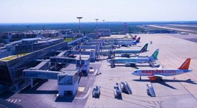 UE: Tzitzikostas pronto a un dialogo sulla gestione del traffico aereo 