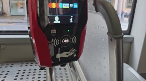 AMT, in viaggio con le nuove validatrici sul bus: QR code, carte bancarie e miglior tariffa