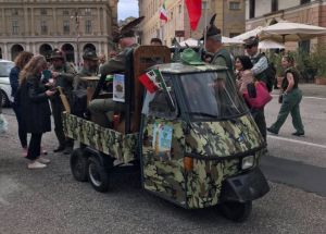Adunata Alpini: tre 'penne nere' salvano la vita a infartuato al Porto Antico, Salis li invita a Tursi