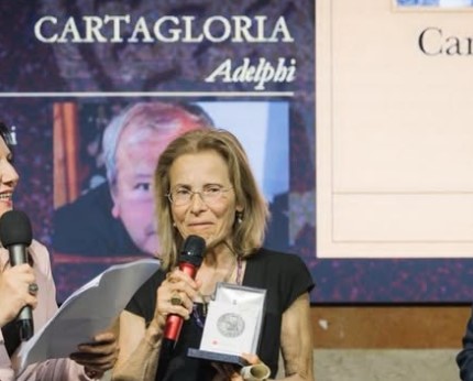 Letteratura, Rosa Matteucci vince con 'Cartagloria' il Premio 'Mario La Cava' 2026