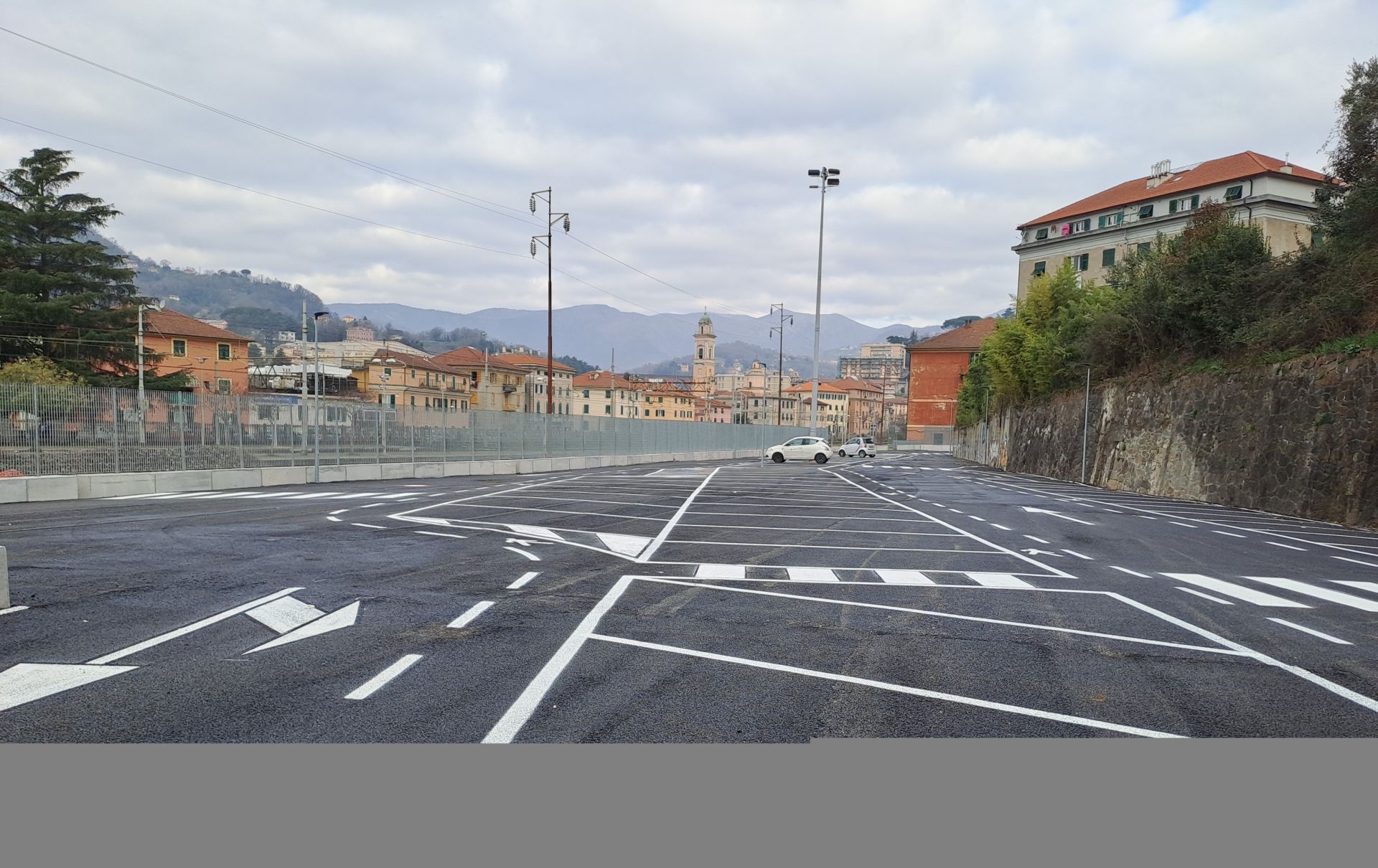 Pontedecimo, terminati i lavori in Lungotorrente Verde. Nuovo parcheggio pubblico in via Anfossi