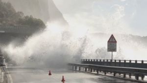 Liguria, allarme mareggiata per giovedì 14 maggio: scattano misure di sicurezza