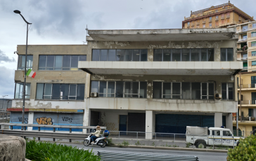 Foce, svolta per la palazzina Labò: sarà la nuova sede di Genova Parcheggi. Rinaldi: «Finalmente la riqualificazione dopo anni di degrado»