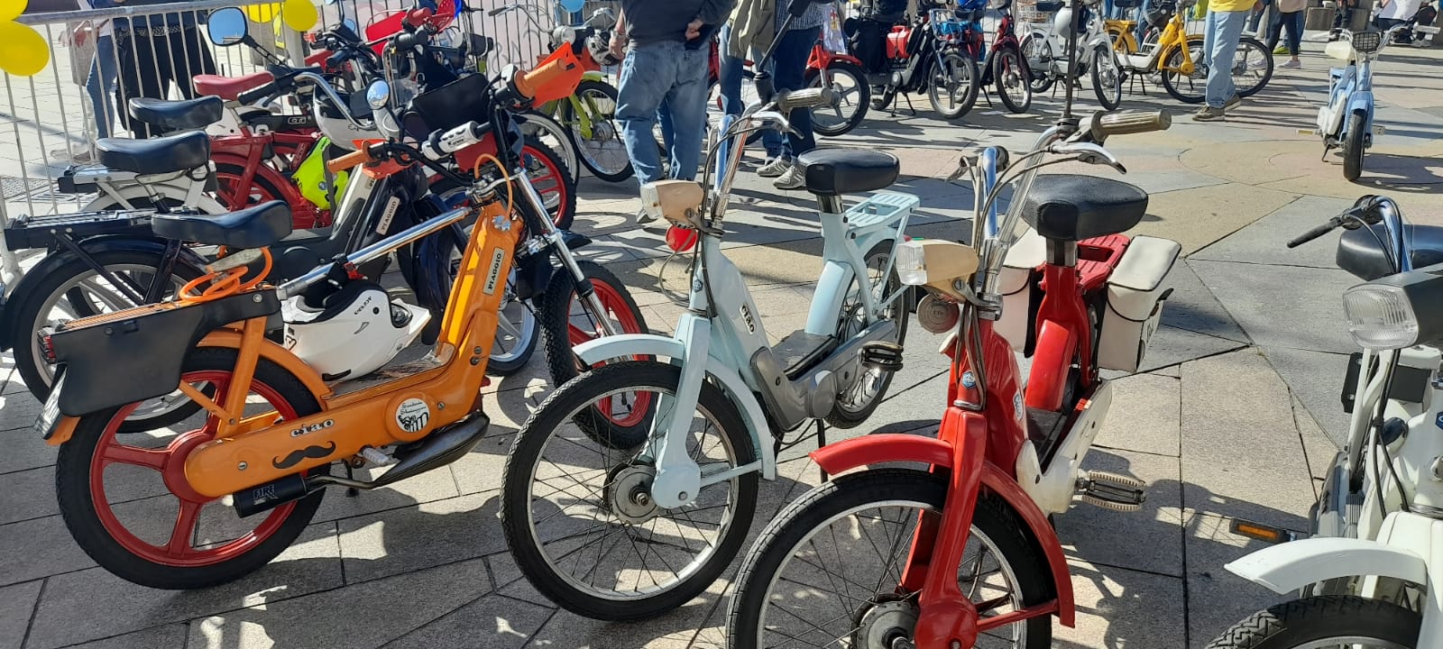 Pegli ospita il raduno dei mitici motorini “Ciao”: colore, passione e nostalgia
