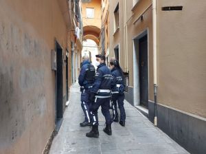 Operazione Largo Raggio a Cornigliano: 18 violazioni dell'ordinanza antialcol