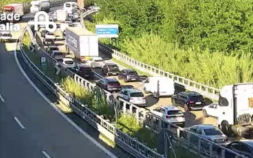 Autostrade, caos in A10: code fino a 7 km per incidente con tre feriti, uno grave