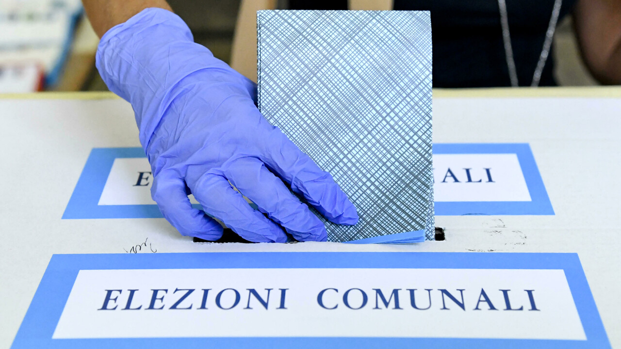 Elezioni amministrative, affluenza alle 12 poco sotto il 15%