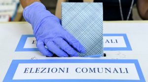 Elezioni amministrative, affluenza alle 12 poco sotto il 15%