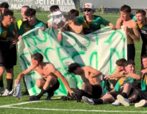 Trastese promossa e scoppia la festa. Ma deve tornare in campo per un minuto e mezzo con Virtus Albaro: ecco perché
