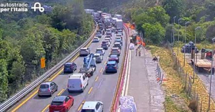 Liguria, caos autostrade: A10 chiusa tra Varazze e Albisola, traffico in tilt anche su A7 e A12