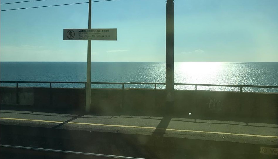 Tragedia a Zoagli: uomo travolto da Intercity, traffico ferroviario in tilt sulla linea Genova-La Spezia