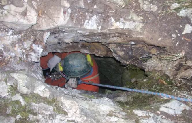 Speleologo ligure salvato in una grotta dopo 12 ore: era bloccato a 120 metri di profondità 
