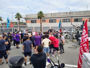Logistica, 70 lavoratori a rischio alla Moving di Genova: sindacati in presidio davanti a FedEx