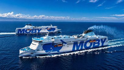 Moby inaugura l’estate tra Sardegna, Corsica e calcio: ripartono le linee