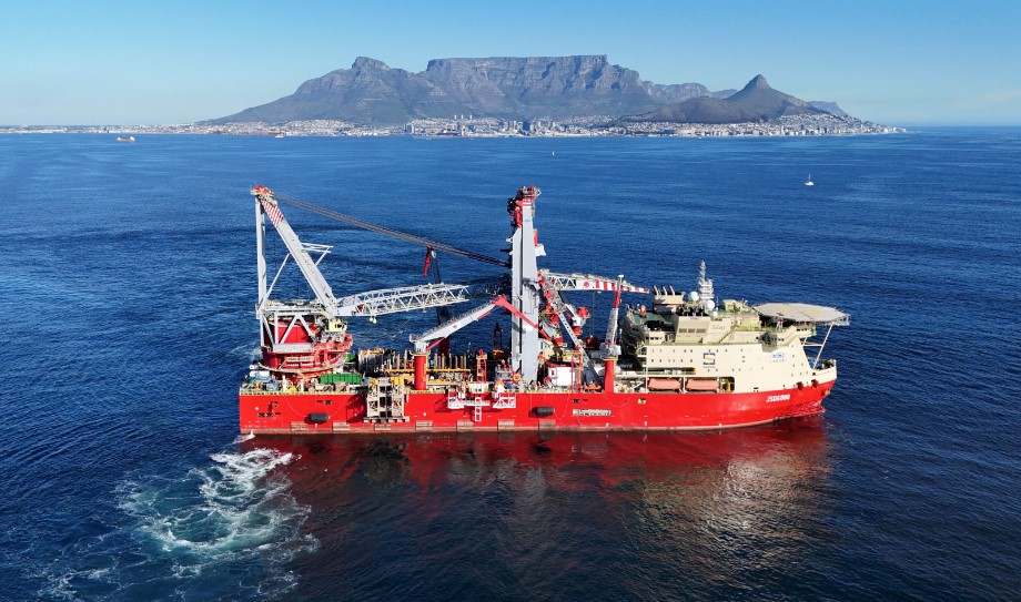 Saipem: la JSD6000 al porto di Genova per attività di manutenzione ordinaria in preparazione del progetto Neptun