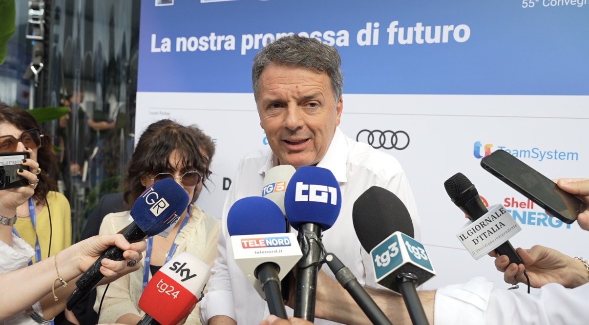 Renzi attacca il governo Meloni: "Più debito, più tasse e industria in crisi. Con questi numeri un manager verrebbe licenziato"