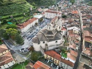 Pieve di Teco: il paese degli scarponi per gli Alpini, ecco come comprare quelli giusti 