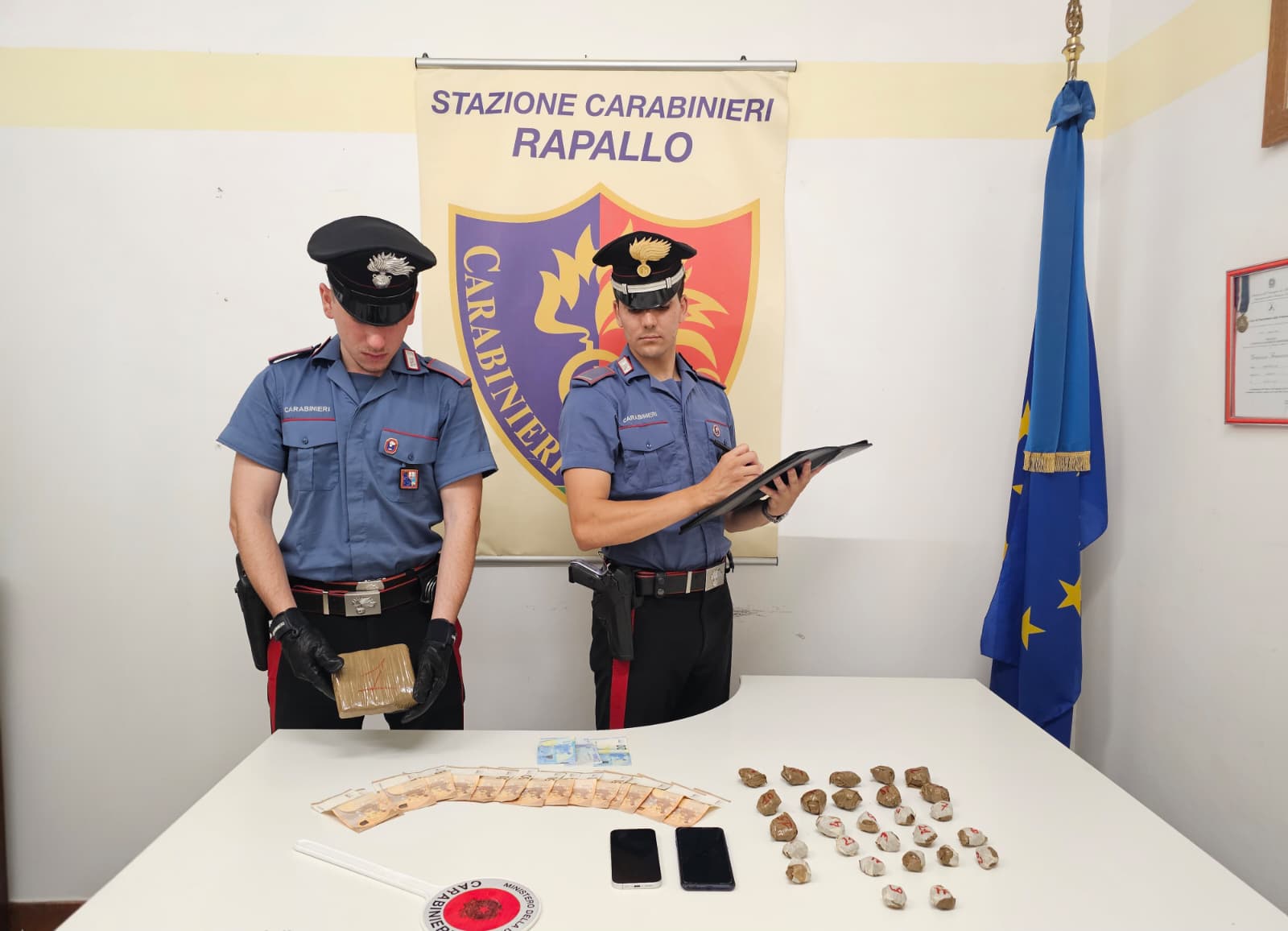 Rapallo, 18enne arrestato dai Carabinieri: aveva 900 grammi di cocaina