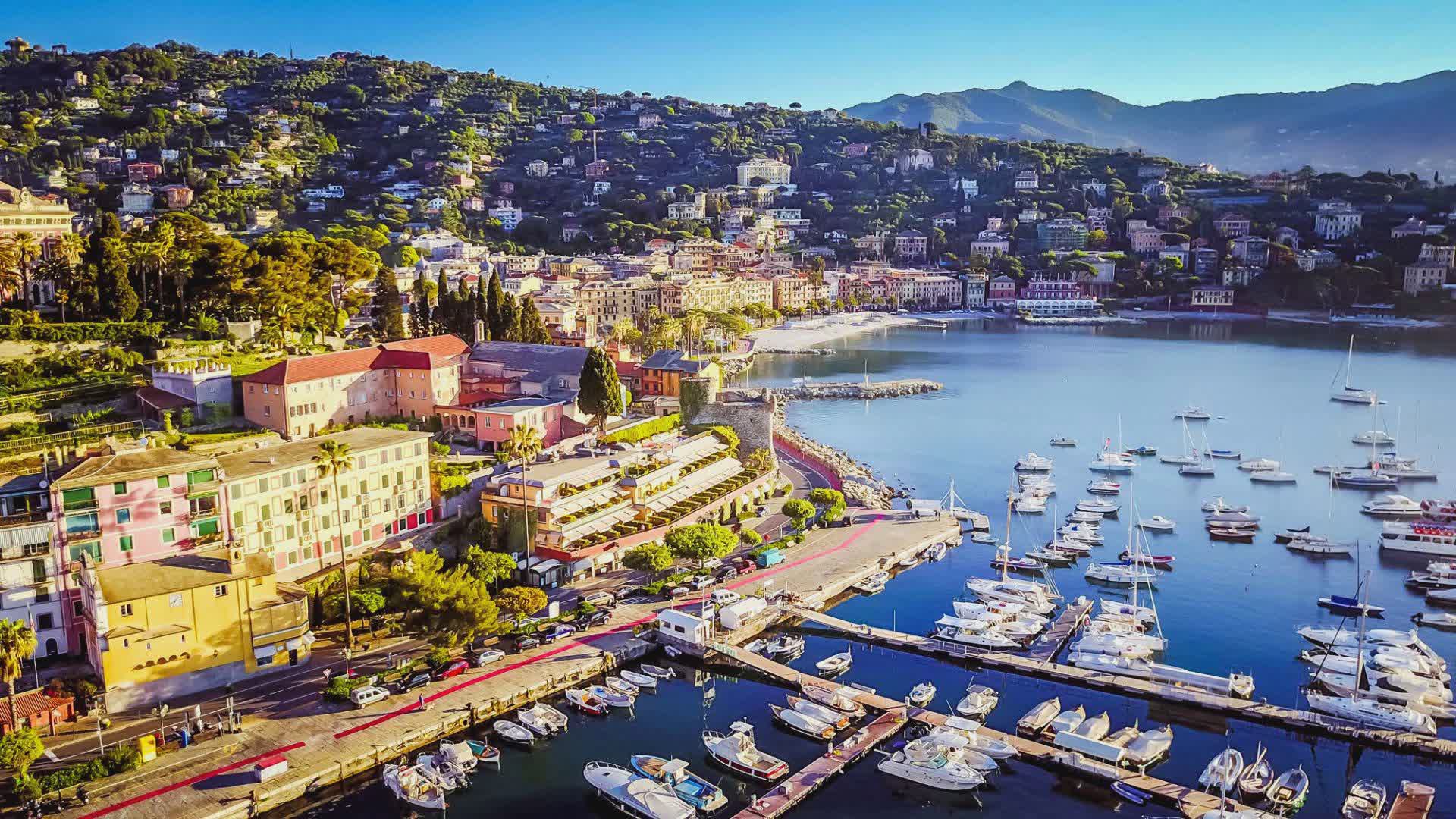 Santa Margherita Ligure, principio d'incendio su uno yacht nel porto, scattate le misure di sicurezza