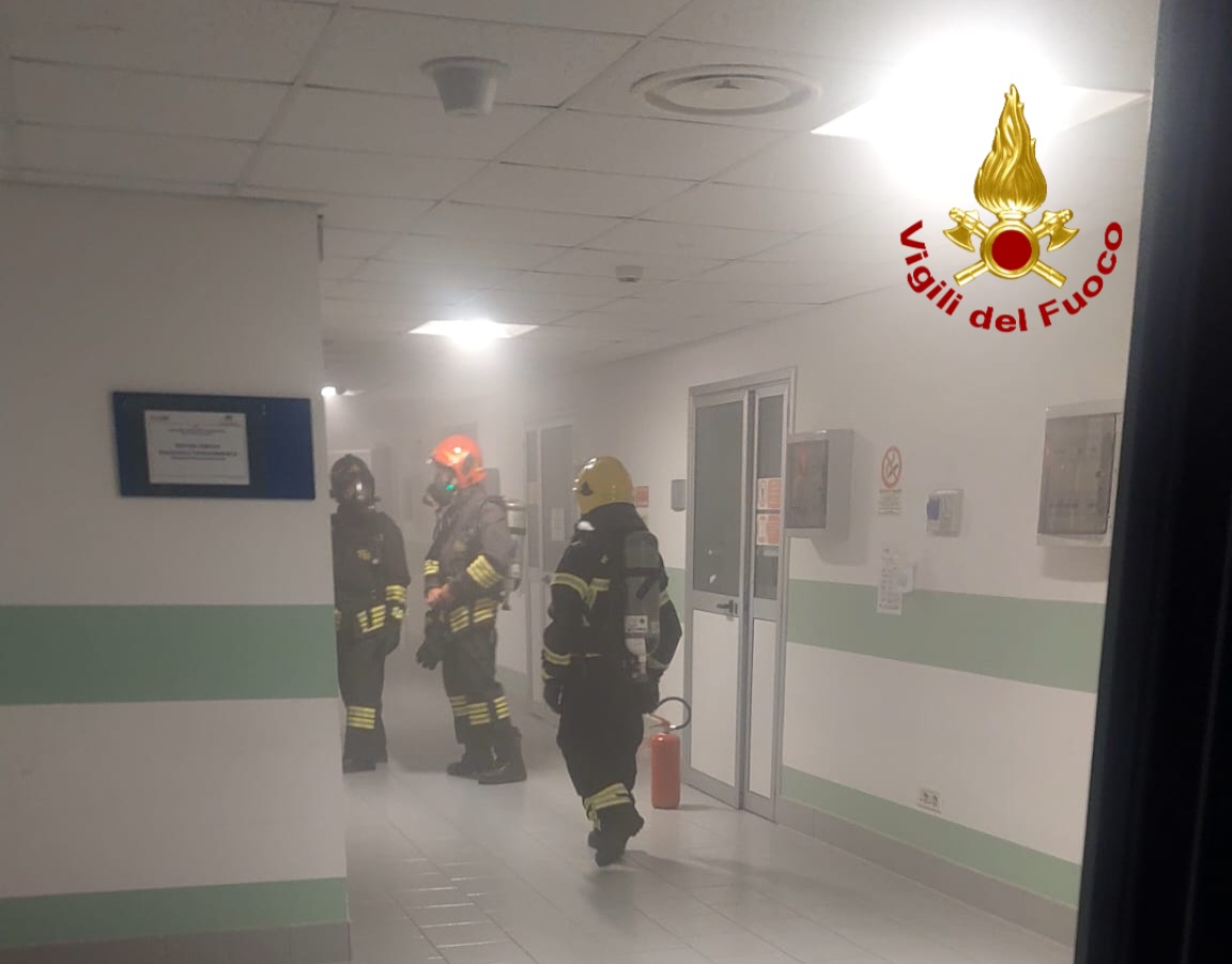 Principio d’incendio al San Martino, fiamme nel padiglione 15: intervento rapido e area subito messa in sicurezza