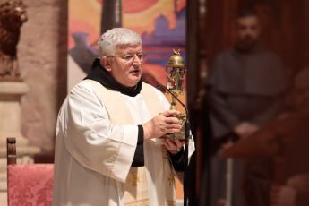Comunione e Cresima lo stesso giorno, la nuova frontiera della chiesa