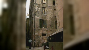 Genova, armato di roncola semina il panico nel centro storico: arrestato dalla Polizia