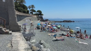 Genova, spiagge inclusive: il lavoro di A.S.Ter sul fondo degli arenili prima degli allestimenti