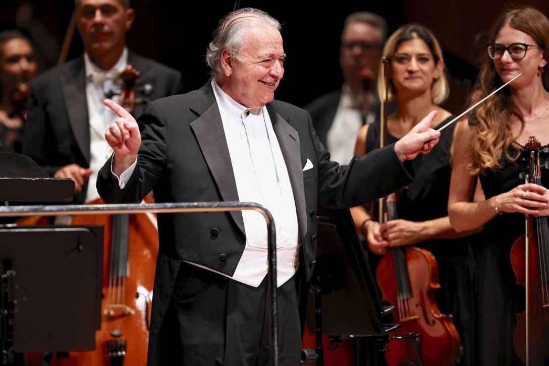Carlo Felice, Donato Renzetti chiude la stagione sinfonica con la 'Sesta' di Gustav Mahler