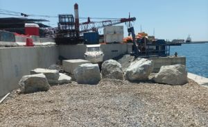 Capolungo, partono i lavori per la nuova scogliera: intervento da un milione di euro per mettere in sicurezza la falesia