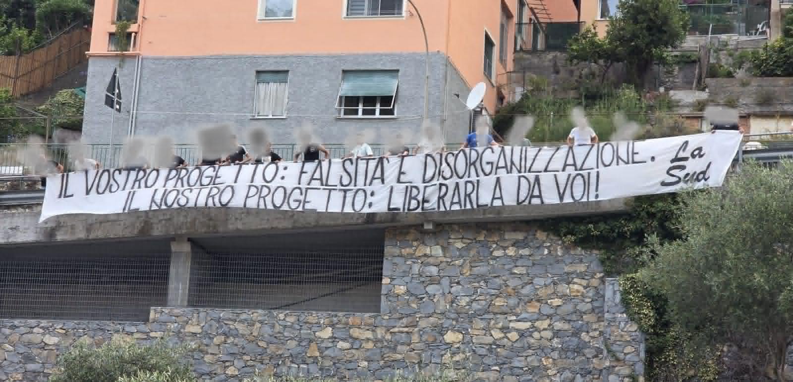 Sampdoria, sit in a Bogliasco dei tifosi contro proprietà e dirigenti: "Il nostro obiettivo è liberarci di voi"