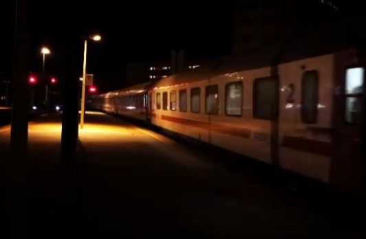 Notte di tensione tra Spezia e Cinque Terre: rissa in centro e Intercity fermo per due ore